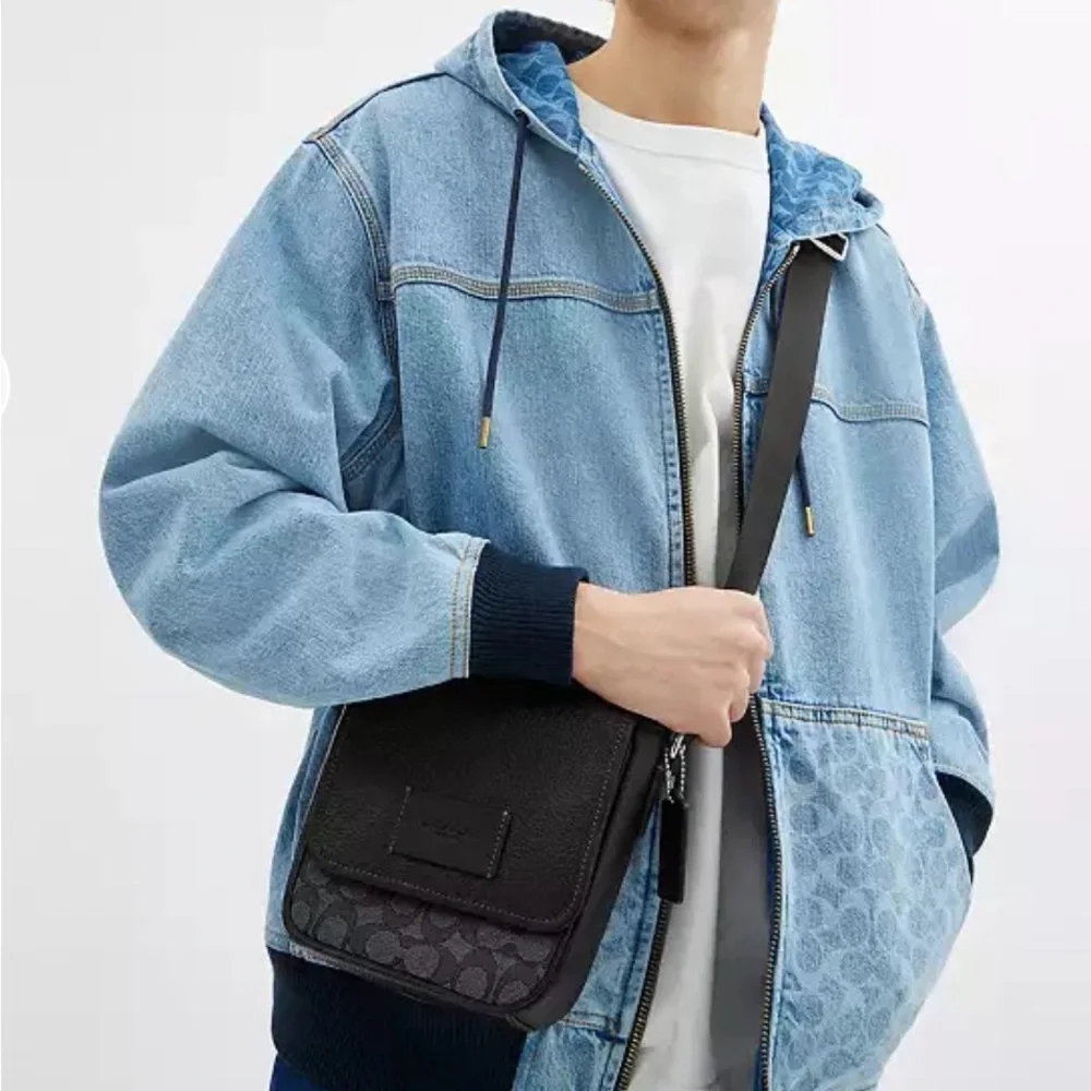 Lucas Crossbody Coach Bag - Picture 4 of 11